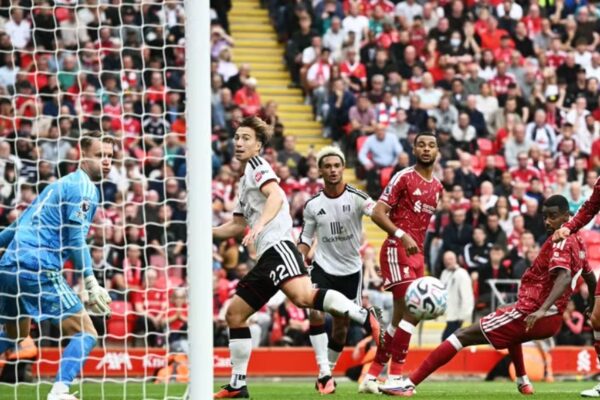 Chelsea dhe Liverpool zhgënjejnë në shtëpi, Aston Villa shumë larg sezonit të kaluar (video)