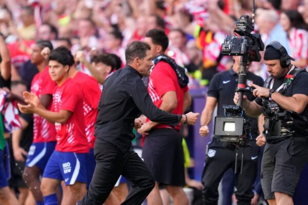 Simeone i befason të gjithë me veprimin që bëri menjëherë pasi vërshëllimës së arbitrit