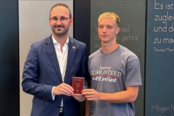 Talenti i Bayern Münchenit zgjedh Kosovën, Erblin Osmani pajiset me pasaportë