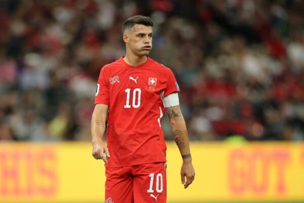 Xhaka pranon falsifikimin e certifikatës së COVID-19, mungon në grumbullimin e Zvicrës
