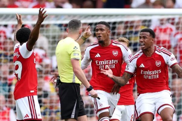 Spektakël në “Emirates”. Arsenal mposht Chelsea-n dhe i bashkohet City-t në krye (video)
