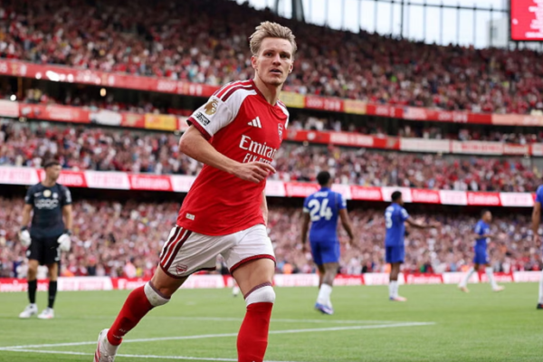 Arsenali fiton derbin me përmbysje, ndalet Manchester United