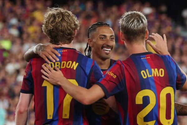 Barcelona e Flick “ua fsheh topin” kundërshtarëve; më shumë se 700 pasime për ndeshje