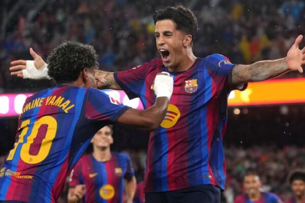 Nata e Cancelo & Raphinha, Barcelona nuk përmbahet në pjesën e parë ndaj Santander (video)