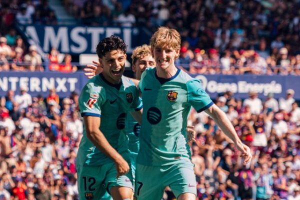 Barcelona e mbyll në avantazh të dyfishtë pjesën e parë, Xavi Espart shkruan historinë (video)
