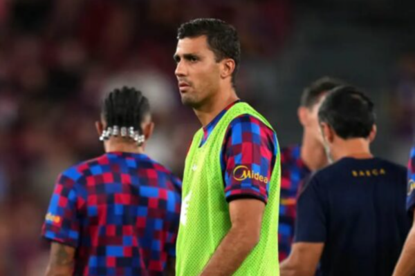 Flick shpjegon se pse Rodri s’po luan titullar te Barcelona