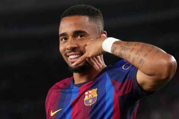 “Është një lloj emocioni tjetër”, Gabriel Jesus flet pas golit të parë në “Camp Nou” dhe arritjes së rekordit të Rivaldo-s