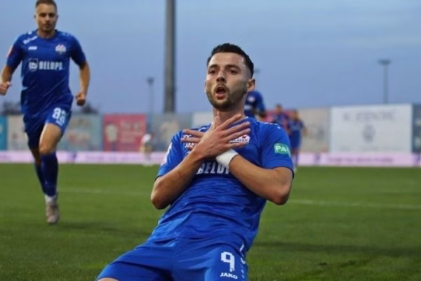 Hoxha pranë largimit nga Dinamo