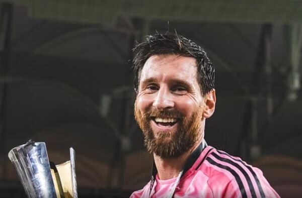 Messi shkruan një tjetër faqe të historisë, gol për trofeun e 49-të në karrierë