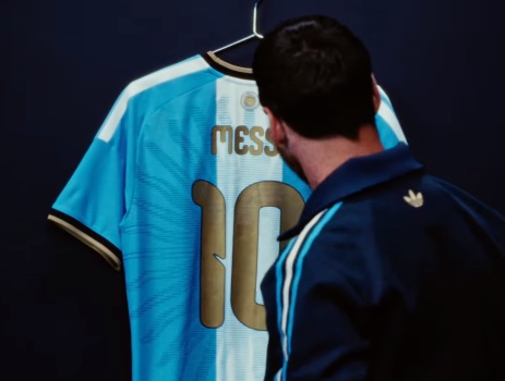 “Ndeshja e fundit… një fanellë për të gjithë jetën”, Leo Messi zbulon uniformën e ndeshjes së lamtumirës