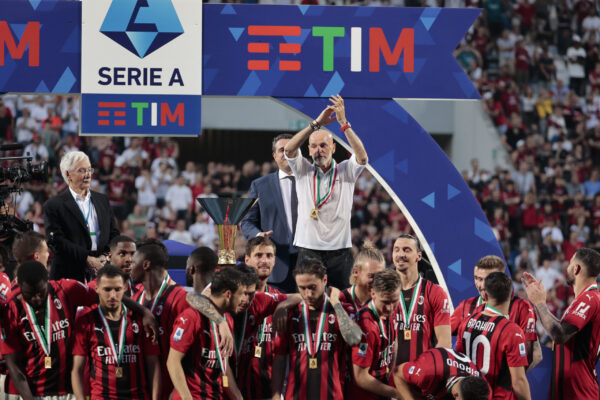 Trajneri që i dha Milan titullin e fundit kampion në Serie A drejt transferimit në Turqi te skuadra e Salah