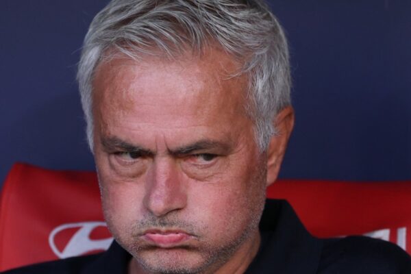 “Gjithçka ishte shumë e çuditshme”, Jose Mourinho nuk kursehet aspak pas humbjes në derbi