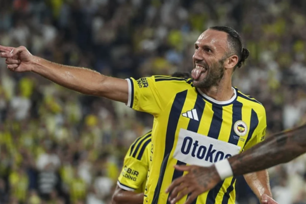 GJASHTË VJET PRITJE! Vedat Muriqi rikthehet në derbin Fenerbahçe–Besiktas, gati për hakmarrje