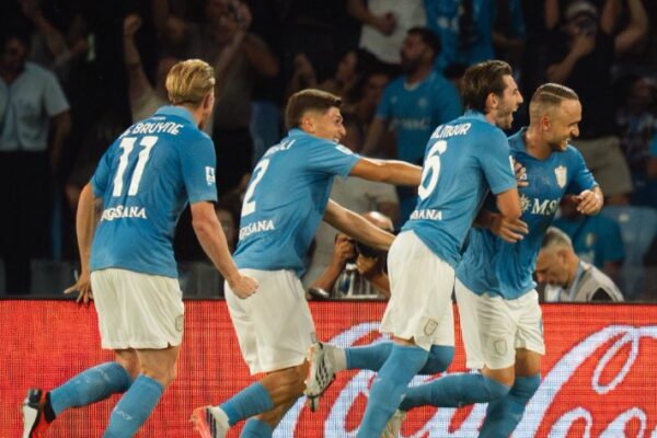 Napoli rikthehet te fitorja, mjafton me një gol ndaj Bologna-s (video)