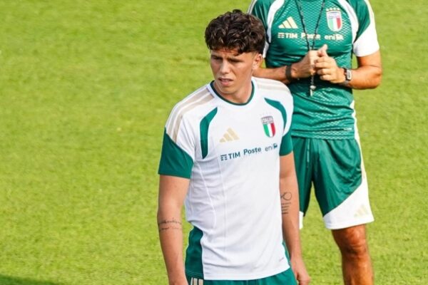 Calafiori anësor, Romano në regji dhe rebusi i sulmuesit! Merr formë Italia e re e Mancini-t