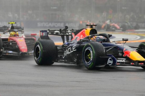 Max Verstappen triumfon në garën sprint në Singapor-GeorgeRussell përplaset që në xhiron e parë