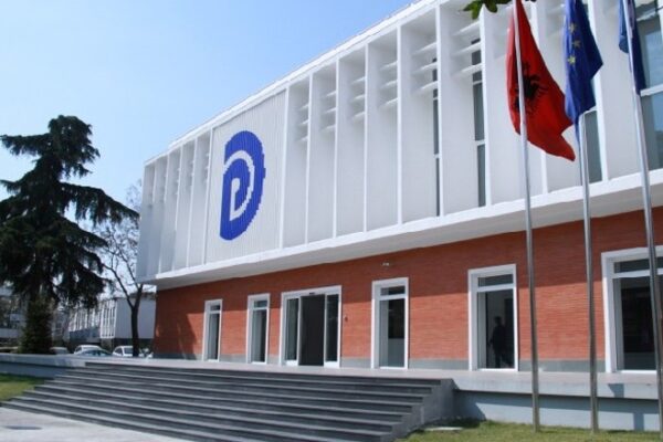 Protesta, PD: Deputetët e opozitës në krah të tyre. Kërkojmë dorëheqjen e Ramës dhe zgjedhje të parakohshme