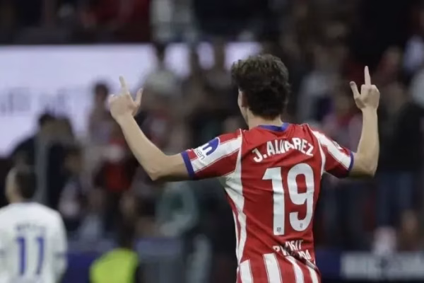 Atletico fiton ndaj Deportivos, vendos goli i Alvarezit