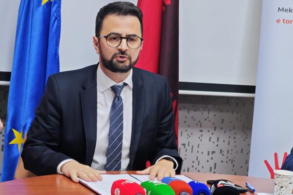 “Dënojmë çdo akt dhune ndaj policëve”, Avokati i Popullit: Kushte të papranueshme në Bllokun e Sigurisë, të ndaluar me shenja dhune