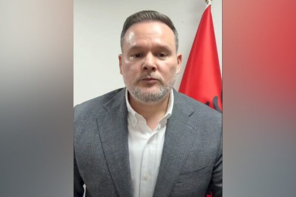 Demo: Pezullohen dy efektivë policie, ligji do të veprojë ndaj çdo shkelësi