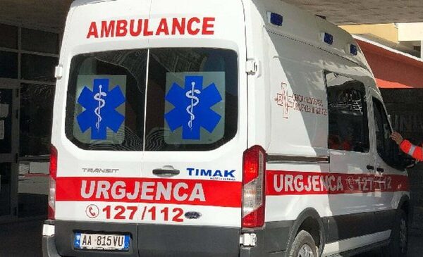 Durrës/ Gjendet pa shenja jete një 25-vjeçare angleze, në banesë edhe fëmija i saj 2-vjeçar, në gjendje të mirë shëndetësore