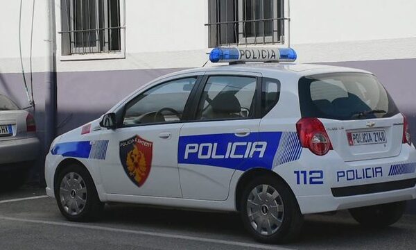 Të armatosur dhe me veshje si të Policisë, grabitje në një banesë në Elbasan