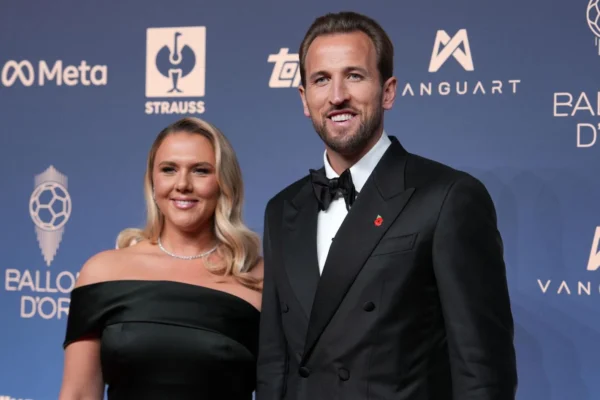 Të lidhur që kur ishin fëmijë, ja dedikimi i veçantë i Harry Kane për bashkëshorten pas fitimit të Topit të Artë