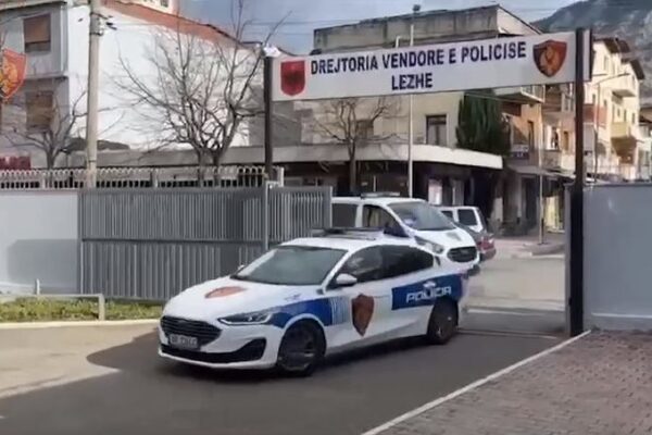 Identifikohet një nga autorët e dyshuar të grabitjes me armë në “Rrugën e Kombit” në 2021, shpallet në kërkim 36-vjeçari