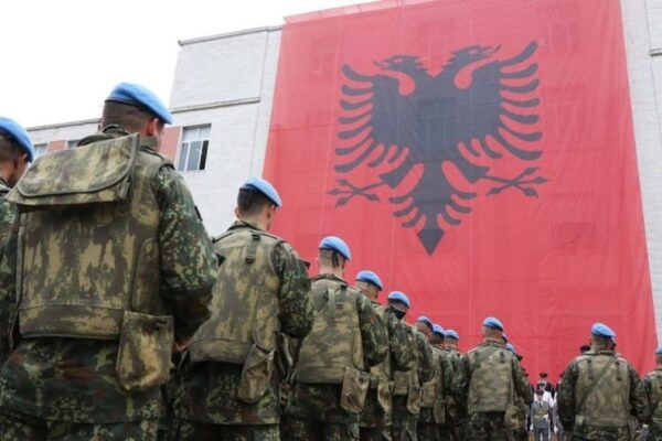 Riformatohet sistemi i vlerësimit ushtarak: Qeveria miraton medaljet dhe distinktivët e rinj të nderit për Forcat e Armatosura