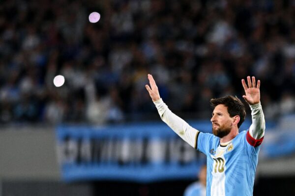 Messi në lot pas lamtumirës: Nuk dua të largohem që këtej, nuk dua të largohem nga kjo fushë