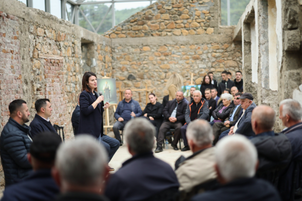 Zëvendëskryeministrja Koçiu vlerëson potencialin e Gjinarit: Paketa e Maleve, një mundësi për sipërmarrje dhe turizëm