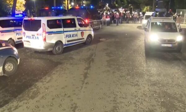Protesta e 24 tetorit në Tiranë, arrestohen 9 persona, mes tyre një shtetas gjerman, 20 të tjerë në kërkim