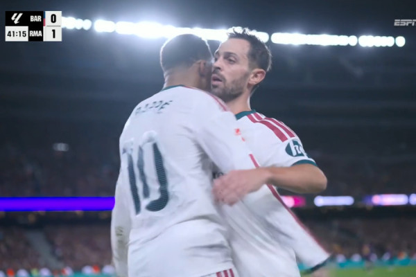 Mbappe me fat ndëshkon Barcelonën, Reali hesht “Camp Noun” në fund të pjesës së parë