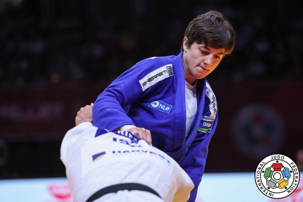 ​Laura Fazliu një hap larg finales në Grand Slamin e Abu Dhabit