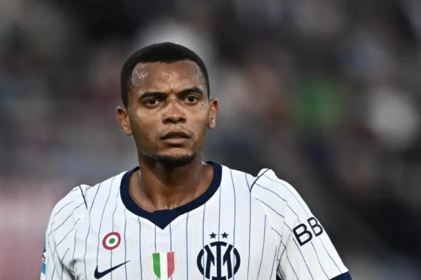 Akanji: Luaj kudo ka nevojë trajneri Chivu, rëndësi ka ta ndihmoj ekipin