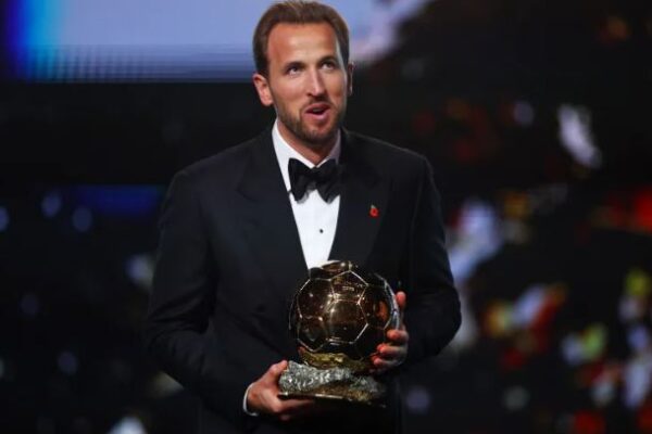 Harry Kane falënderon trajnerët që i kanë ndihmuar gjatë karrierës