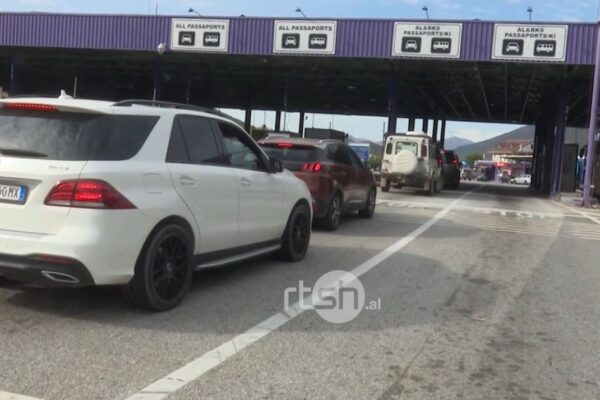 Reshjet “frenojnë” lëvizjet në Morin, më pak udhëtarë nga Kosova drejt Shqipërisë gjatë kësaj fundjave