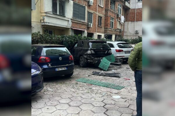 Shpërthen me eksploziv makina e avokatit Idajet Beqiri, vetëm dëme materiale
