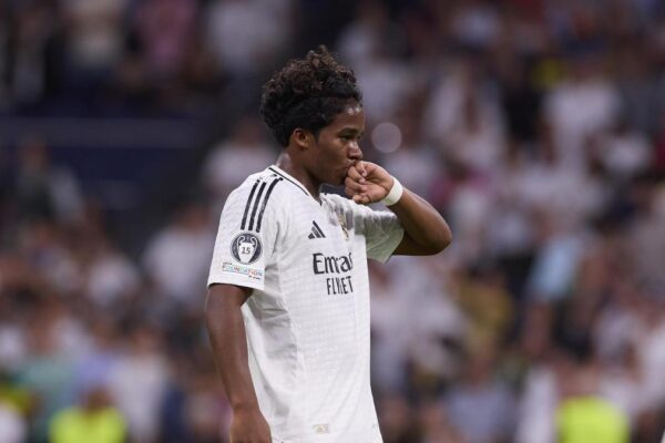 Mourinho e ka “gozhduar” në stol, Milan siguron “PO” nga sulmuesi brazilian për janarin