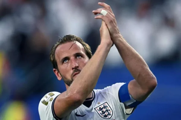 Sir Harry Kane? Fituesi i “Topit të Artë” bën shaka: “Sigurisht që nuk do të thoja jo…”