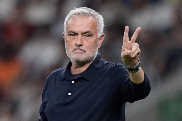 Mourinho ankohet për kalendarin e ngjeshur të ndeshjeve të skuadrës së tij!