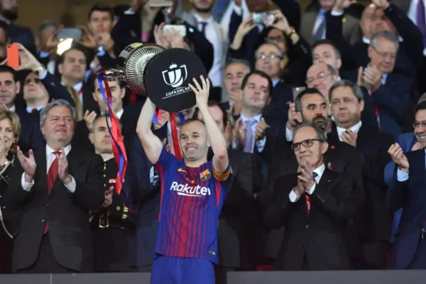 Iniesta kurorëzon Yamal: Nuk është normale; nëse ndalesh të mendosh për gjithçka që ka përpara…