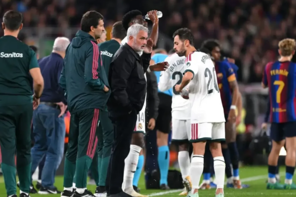 Mourinho: Qëllimi është të fitojmë tituj, jo vetëm një ndeshje kundër Barcelonës