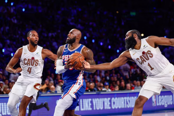 Përmbysje e çmendur e ’76ers përballë Cavaliers, James me ‘double-double’