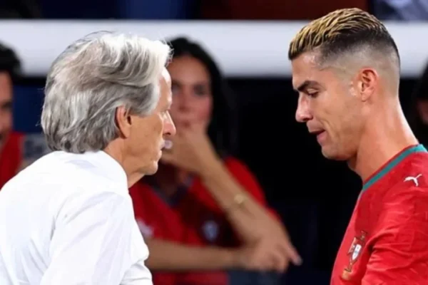 Piers Morgan zbulon prapaskenat: Ronaldo u ndje i tradhtuar, i tha trajnerit ‘ik pirdhu’ dhe u largua