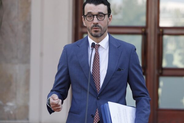 Karakaçi sqaron ndërhyrjet në Shkumbin: Argjinatura është e përkohshme, do të hiqet pas punimeve për zgjerimin e rrugës Elbasan-Qafë Thanë