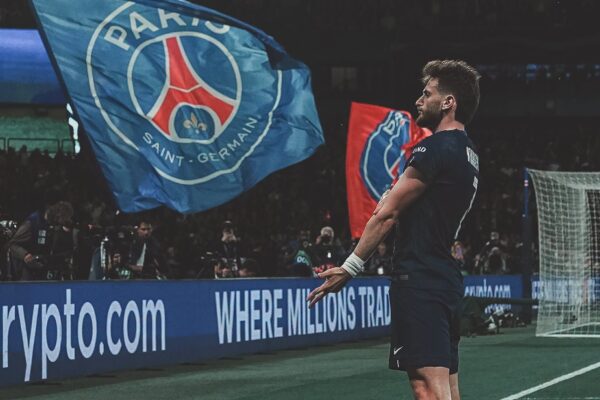 PSG “ngushëllon” Kvaratskhelia pas dëmtimit të rëndë, në plan është zgjatja e kontratës deri në vitin 2032