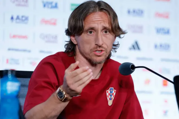 “Barcelona është 6 pikë para? Nuk ka vend për…”, Modric u dërgon mesazh tifozëve të Real Madridit
