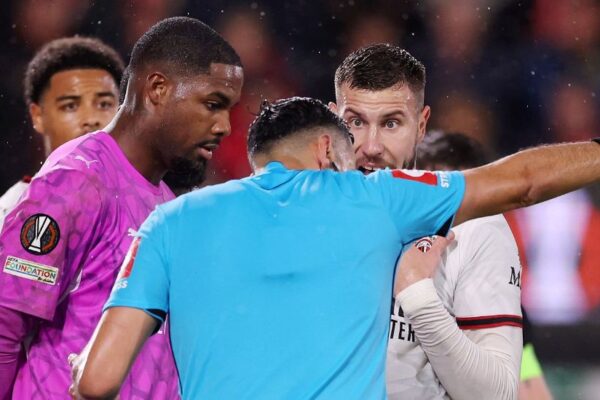 (VIDEO) Veprimi i pashpjegueshëm antisportiv i Mike Maignan sonte në Europa League