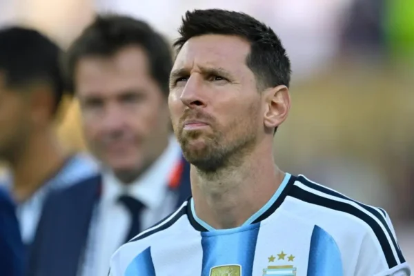 Argjentina dëshiron ta tërheqë fanellën nr.10 të Messit, por FIFA nuk e lejon. Ja çfarë thotë rregullorja